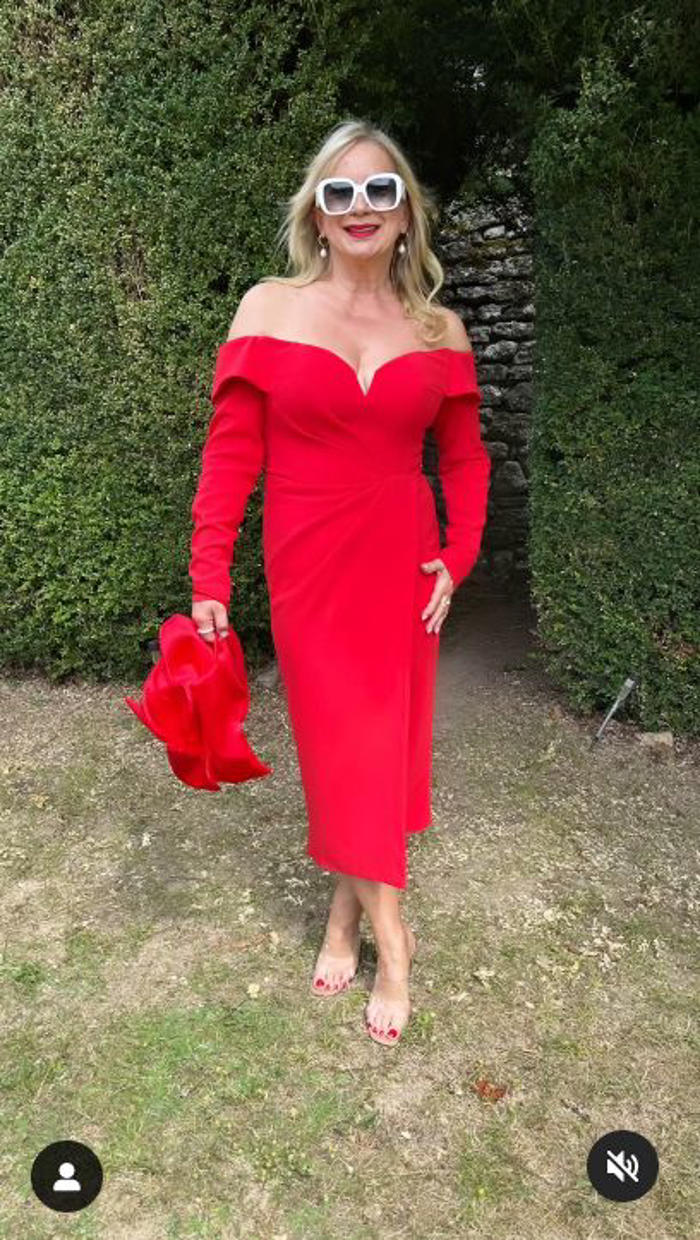 marzena rogalska zadaje szyku na weselu w krwistoczerwonej sukni. fani pod wrażeniem: 