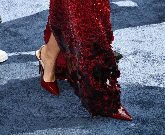 alicia keys shines in monochromatic red look with gucci slingback heels at tony awards 2024