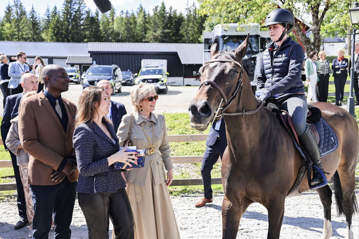 belgias prinsesse på norgesbesøk – fikk se hesteoppvisning