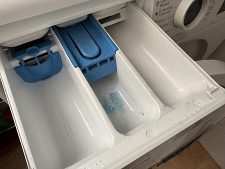 las lavadoras tienen una función que casi nadie conoce. sirve para quitar las manchas rebeldes y las abuelas usaban algo parecido