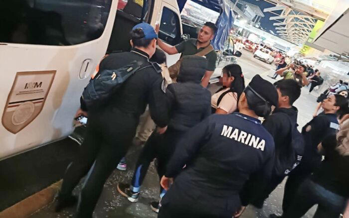 marina rescata en aicm a ocho menores con identificaciones falsas que viajaban con adulto