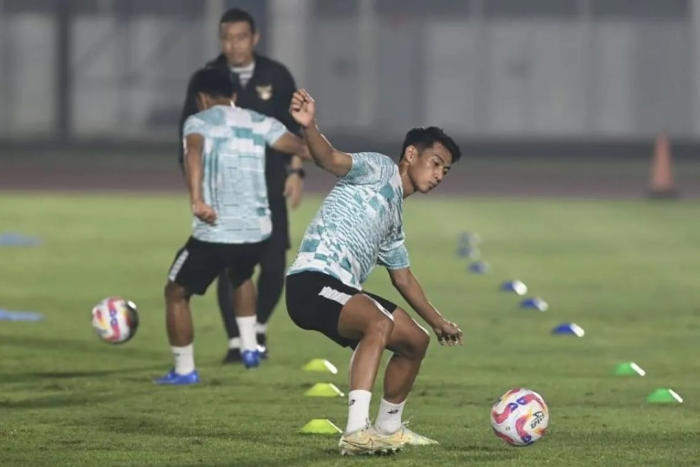 mantan pemain madura united malik risaldi bakal bela persebaya selama 2 musim