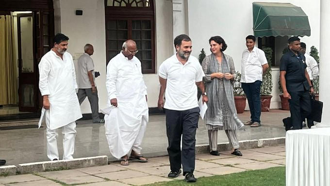 Rahul Gandhi Retains Raebareli As His Lok Sabha Seat Priyanka Gandhi