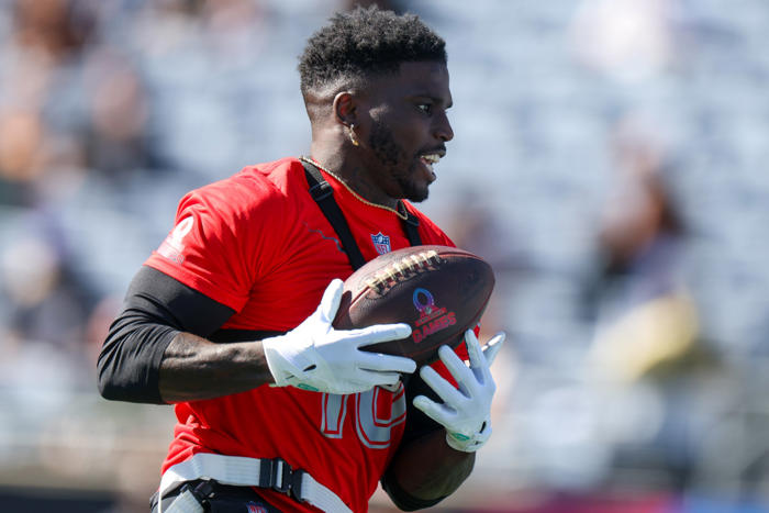tyreek hill gets juked and burnt by youth baller in viral video