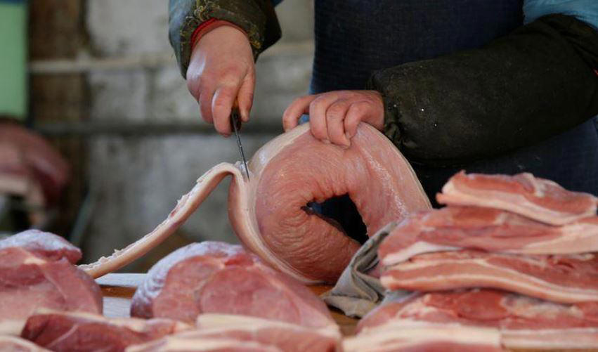 china se fue al chancho: subiría impuestos a la carne de cerdo por los aranceles a los autos eléctricos