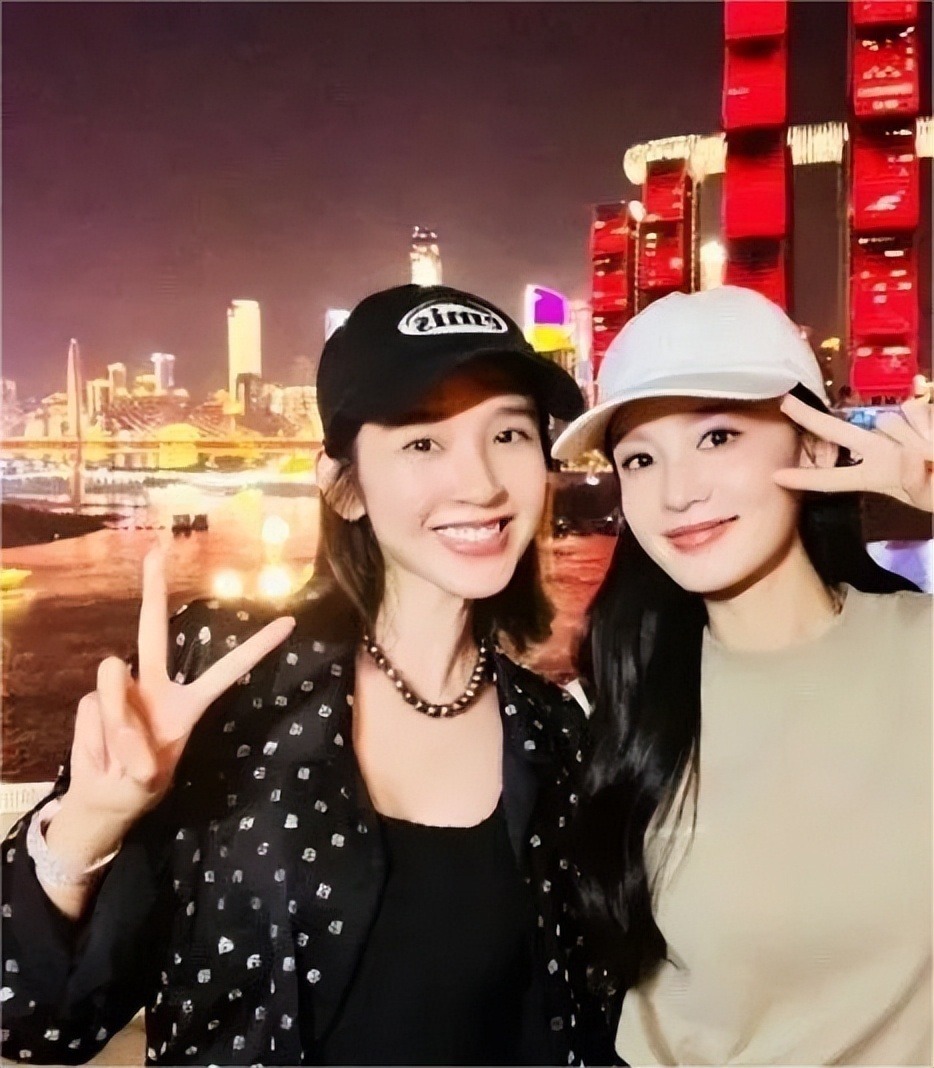 不是吧！当年被全网嘲笑的唐艺昕伴娘团，如今个个高攀不起