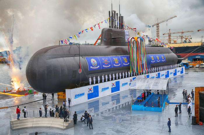 [군사이야기]소형잠수정 수입국에서 잠수함 수출 강국으로
