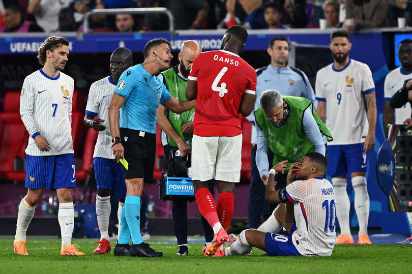 roy keane slams 'out of order' kylian mbappe for what he did after 'breaking nose'