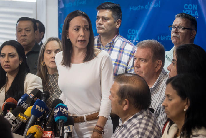 oposición venezolana denuncia detención de dos colaboradores de la campaña presidencial