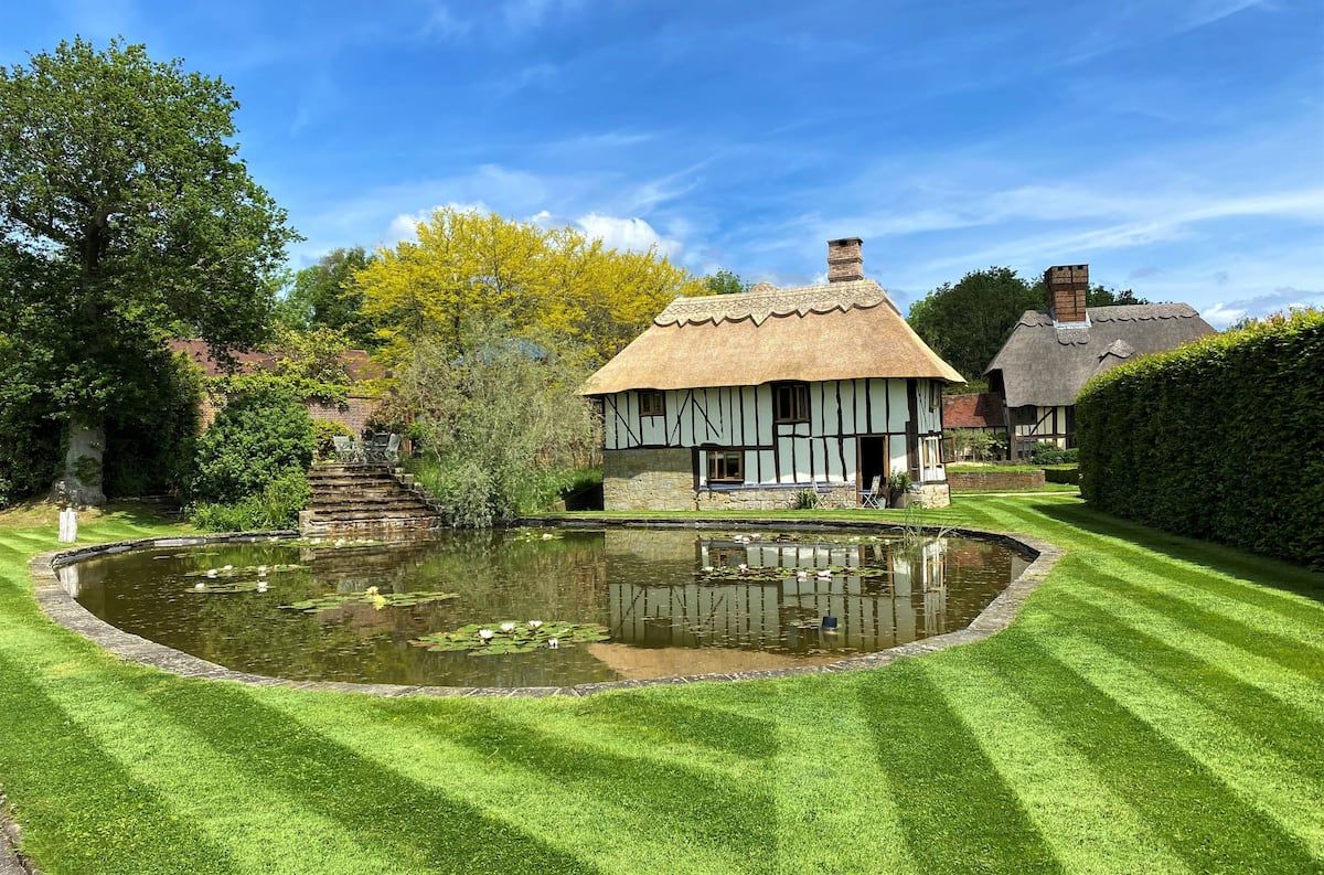 15 Airbnb Cottages That Are Straight Out Of A Fairy-tale