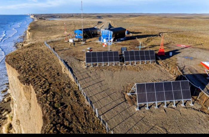 argentina quitará paneles solares en una base militar que atravesaron territorio chileno