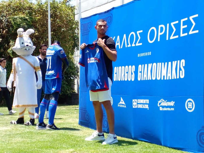 giorgos giakoumakis asume el reto de ser goleador en cruz azul