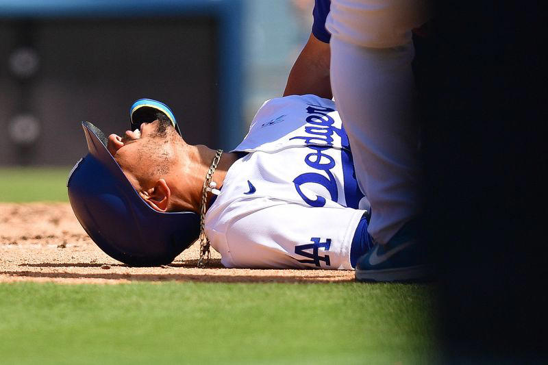 dodgers star mookie betts placed on il with fractured hand