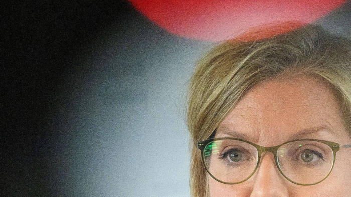 offener streit auf europäischer bühne: österreichs bundeskanzler wirft seiner umweltministerin verfassungsbruch vor und will klagen
