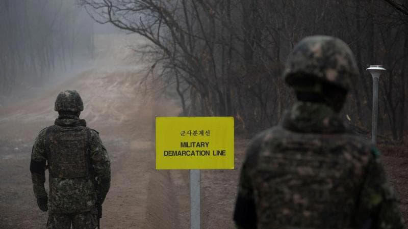 soldati nordcoreani attraversano il confine: colpi d’avvertimento da sud e ‘perdite’ per l’esplosione di una mina