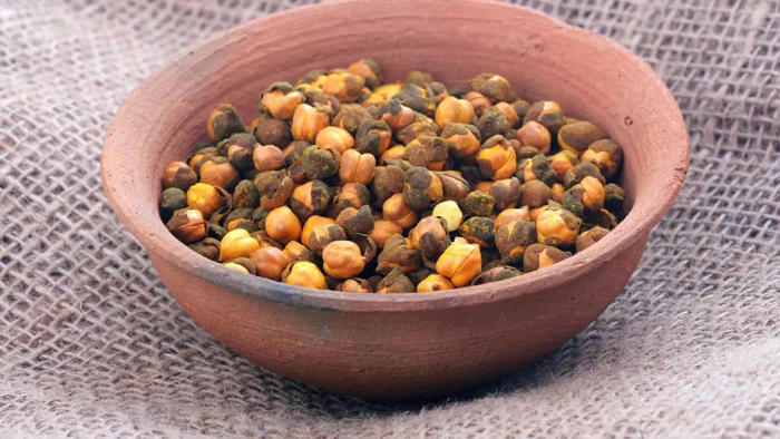 9 benefits of roasted chana that will change the way you snack