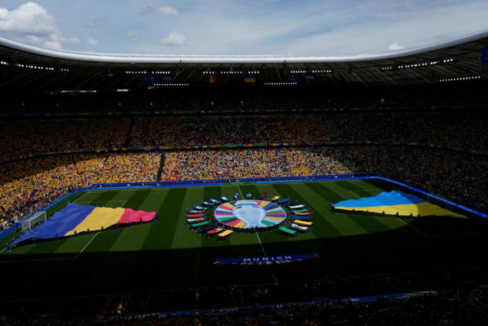 ¿por qué la uefa prohibió las banderas de rusia en juegos contra ucrania?