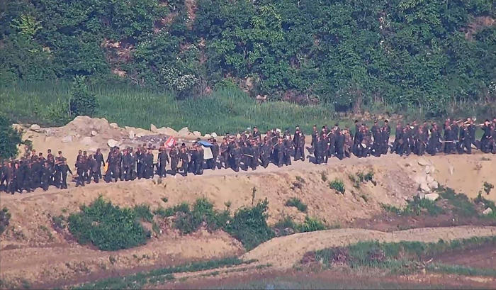 warning shots fired at north korean soldiers ahead of putin's visit