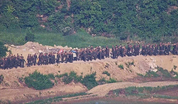 dutzende nordkoreanische soldaten übertreten grenze nach südkorea
