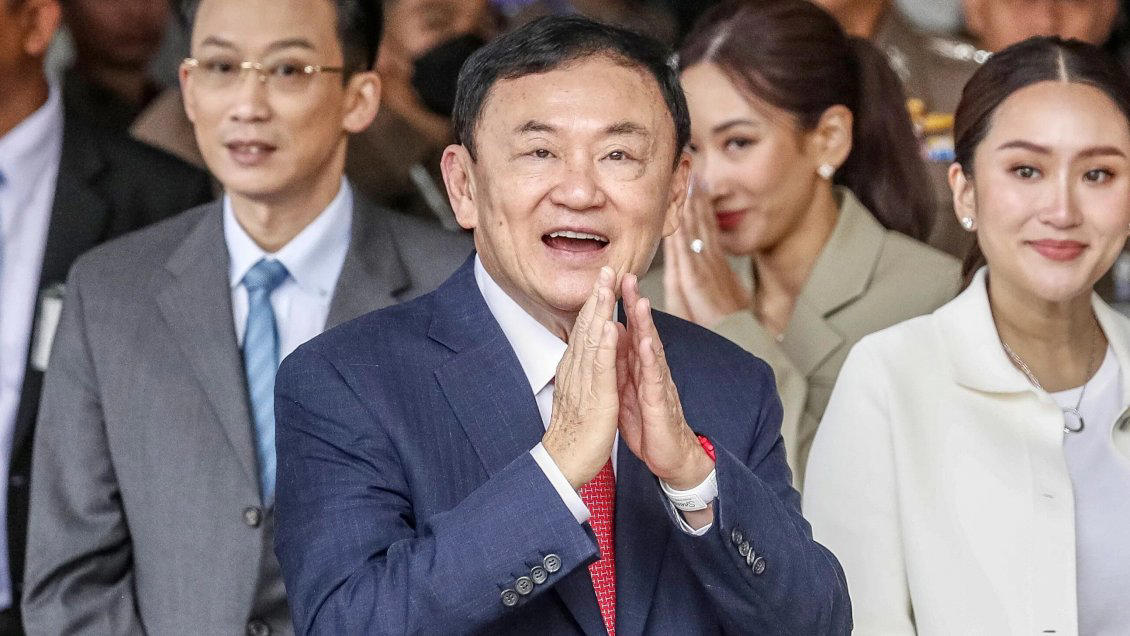 exprimer ministro de tailandia fue imputado por delito de lesa majestad