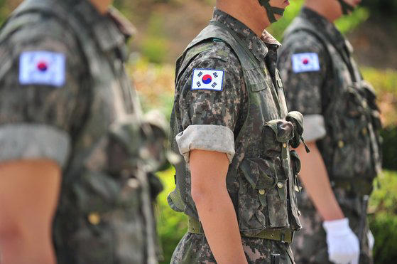 韓国軍、最前方領官・将官級に「小銃」支給推進…「実戦性を強化」