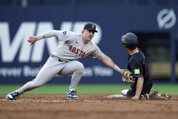 o'neill hits 2 of boston's 4 home runs as red sox beat blue jays 7-3 for 6th victory in 8 games
