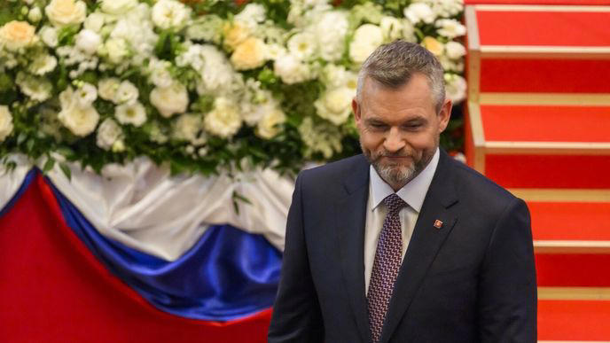 slovensko je na šikmé ploše a nový prezident pellegrini s tím nic nenadělá