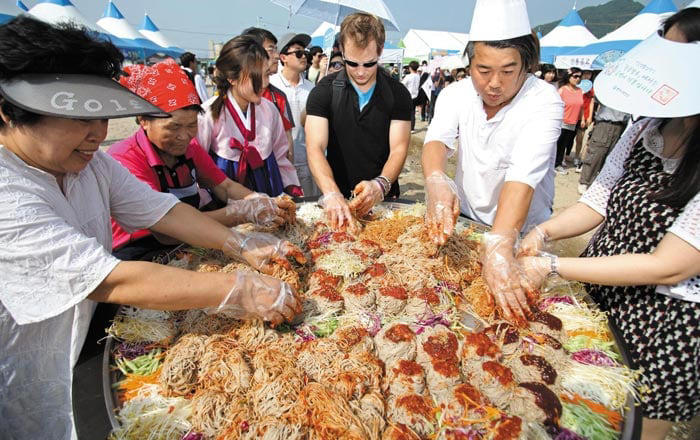 “막국수 먹을까? 닭갈비 먹을까?”… 춘천 막국수닭갈비축제 오늘 개막