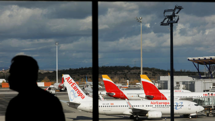 iag llega al límite en bruselas: cede a la competencia el 52% de las rutas de air europa para quedarse con la compañía