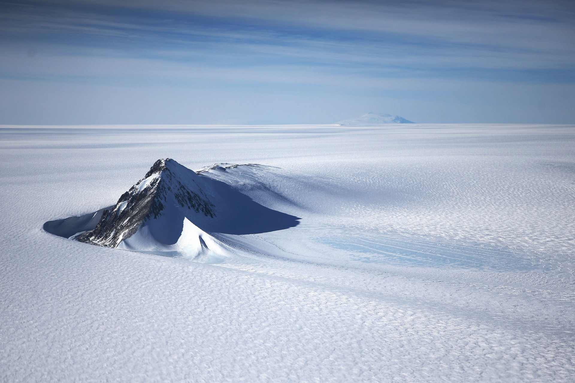 New study links melting ice in Antarctica to subsurface volcanic activity