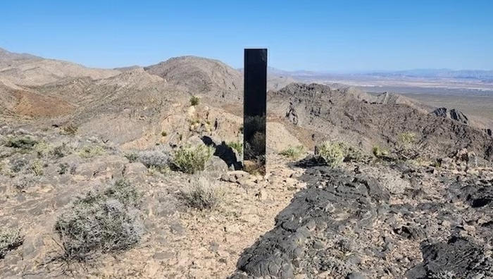 «schaut euch mal das an!» mysteriöser monolith auf wanderweg bei las vegas entdeckt