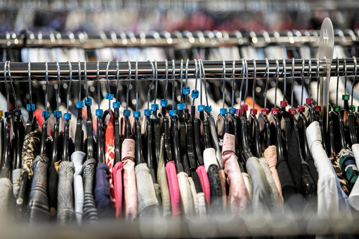 duża marka odzieżowa bankrutuje drugi raz w ciągu roku. ale sklepy pozostawia otwarte