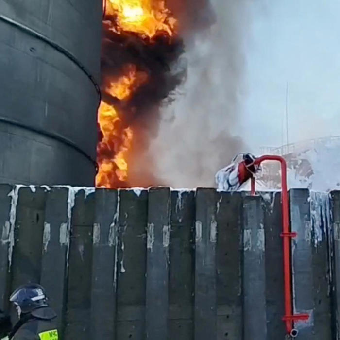 ukraine meldet „gelungene operation“: russische ölraffinerie in rostow geht nach drohnenangriff in flammen auf