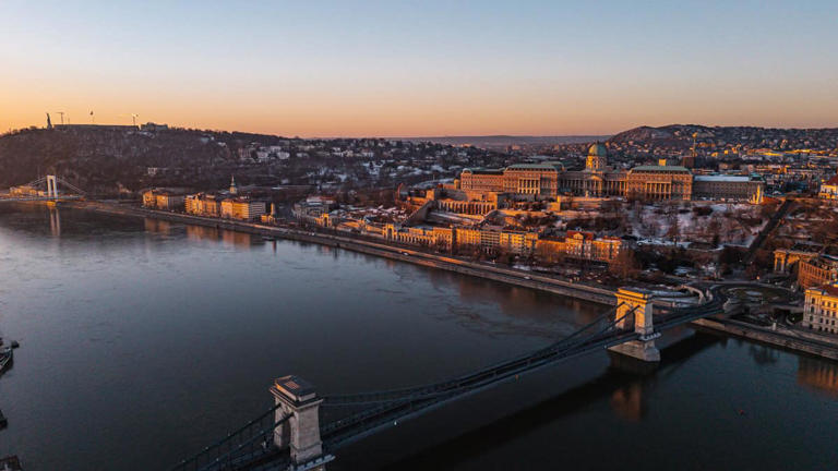 Don't think about planning a trip to Budapest before reading our beginners guide! Discover the best time to go and how many days you need for an epic trip!