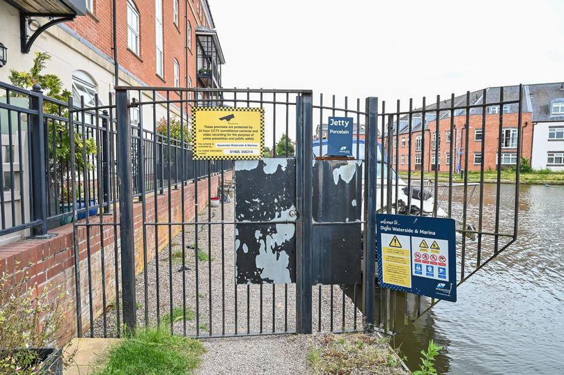 furious neighbours told to fork out for £10,000 fence in 'shopping bag row'