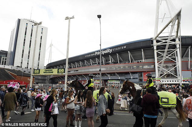 taylor swift mania arrives in wales as 70,000 fans pour into cardiff