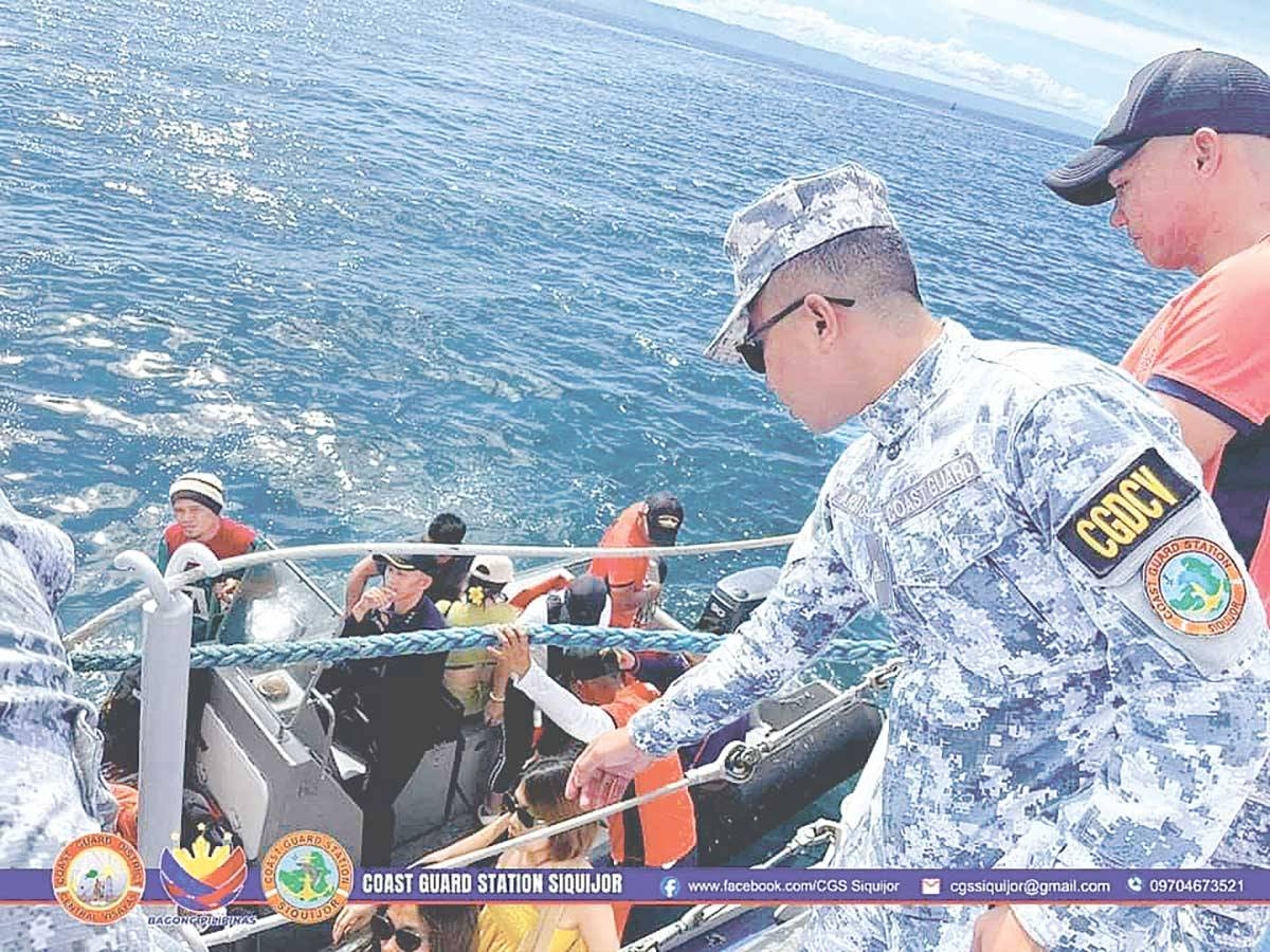 PCG Rescues 26 Stranded Passengers In Siquijor