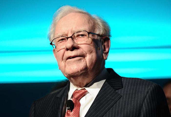 warren buffett has been on a 9-day buying tear with oil stock occidental, and it could shed insight into berkshire hathaway’s bigger strategy, analyst says