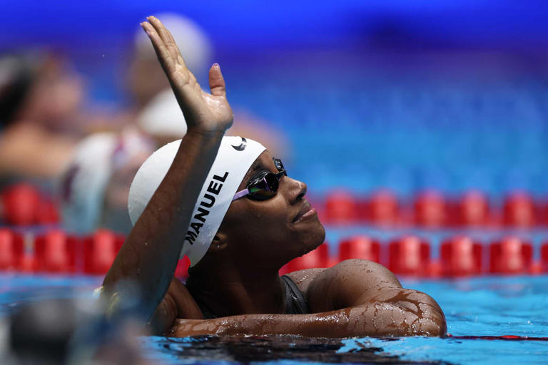 Simone Manuel had the fastest time in the 100 freestyle in the morning preliminaries and then won her heat in the evening semifinals at the U.S. Olympic trials.