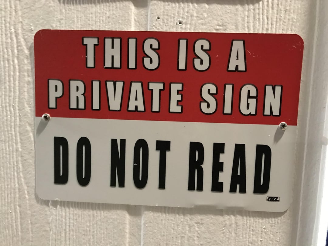 25 Hilarious Signs Spotted In The Wild