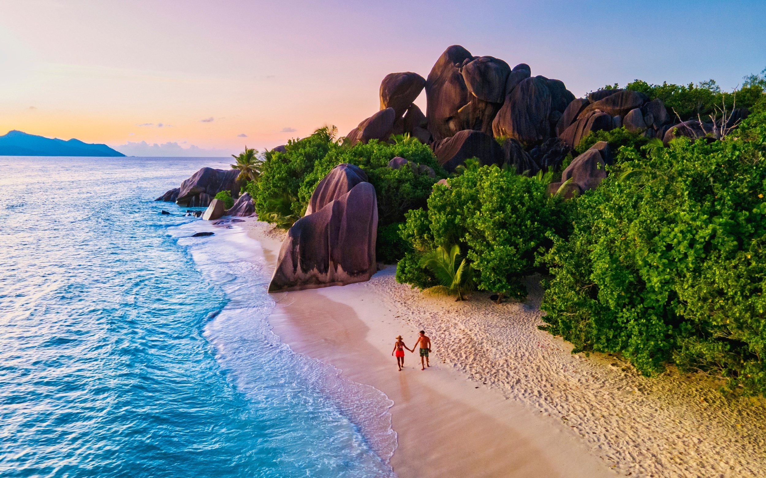 <p>The Seychelles are a remote group of islands off the eastern coast of Africa. Because of the distance, United States citizens find it tough to get to, but visitors cite it as one of the most beautiful destinations on the planet. </p><p><a href='https://www.msn.com/en-us/community/channel/vid-cj9pqbr0vn9in2b6ddcd8sfgpfq6x6utp44fssrv6mc2gtybw0us'>Follow us on MSN to see more of our exclusive lifestyle content.</a></p>