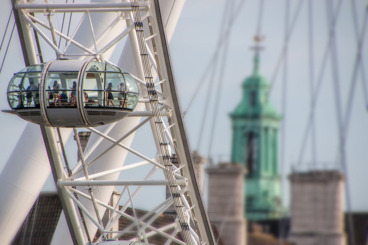 <p>The London Eye may be able to offer tourists an exhilarating view of the city, but there are definitely some drawbacks that just don't make the attraction worth it.</p>