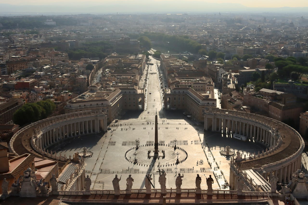 <p>The Vatican promises tourists <em>so </em>much: St. Peter's Basilica, the Sistine Chapel, and the Vatican Museums. Arguably these are all fascinating attractions, but<strong> it seems that visitors have very conflicting experiences.</strong></p>