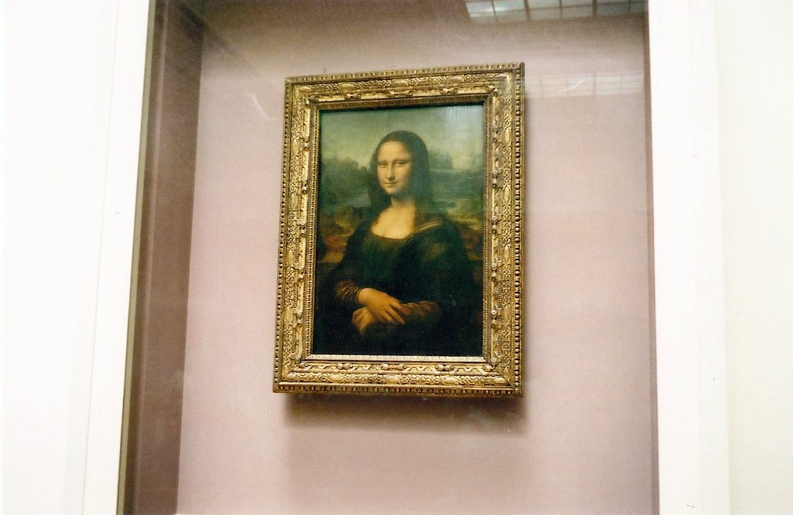 <p>The mania surrounding the <em>Mona Lisa</em> has diminished many visitor experiences of The Louvre as a whole. The <strong>crowds are so thick and the gallery so congested</strong> that some are now urging tourists to skip the experience altogether.</p>