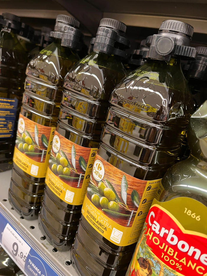 el aceite de oliva virgen más conocido de españa tira los precios horas antes del fin del iva