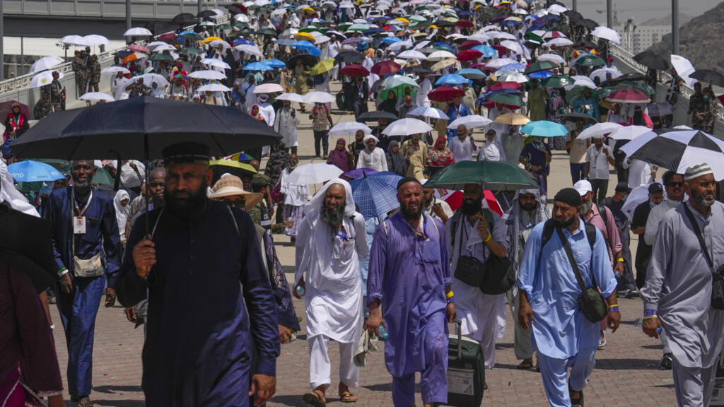 relatives search for missing in saudi arabia as hajj death toll tops 900
