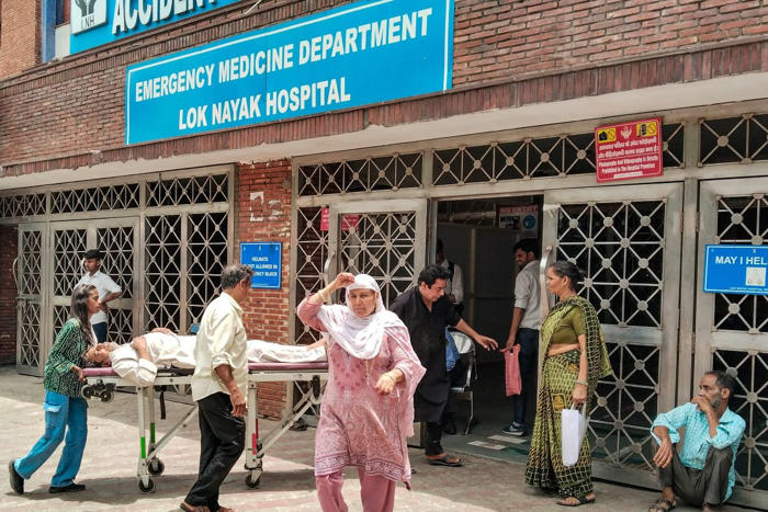 delhi: around 1500 stones removed from woman's gallbladder