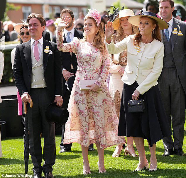 duchess of edinburgh and princess in identical dresses at royal ascot