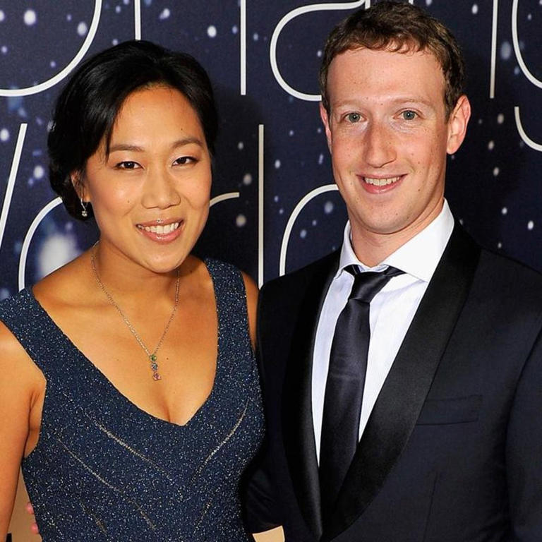 Mark Zuckerberg, his wife Priscilla, and their daughters relax in a yacht in Mallorca