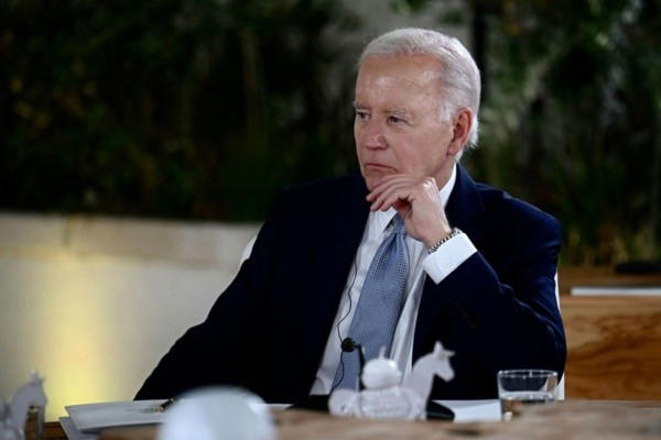 Biden toma la delantera en la contienda electoral por primera vez desde octubre pasado